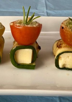 Foto di Finger food,con pomodorini al crumble salato