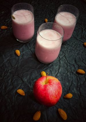 A picture of Almond Apple Shake.