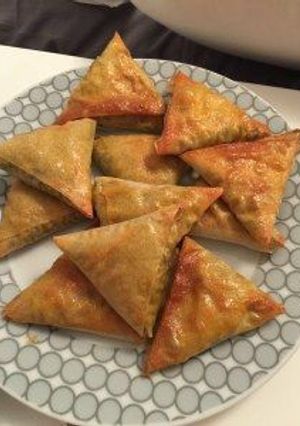 समोसे (samose recipe in Hindi) रेसिपी मुख्य फोटो