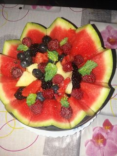 O poză a rețetei Salată de fructe în coșulet din pepene verde🍉🍉😋.