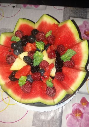 O poză a rețetei Salată de fructe în coșulet din pepene verde🍉🍉😋.