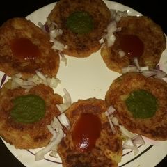 A picture of Aalu tikki.