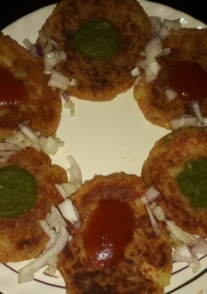 A picture of Aalu tikki.