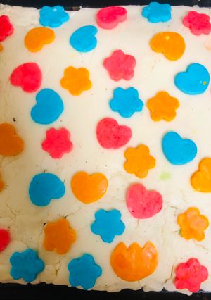 A picture of Butter cake with homemade fondant.