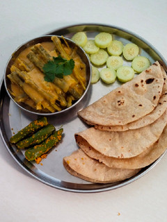 સરગવા નું શાક (Saragva Shak Recipe In Gujarati) રેસીપી મુખ્ય ફોટો