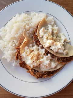 Una foto de Enmoladas con pollo