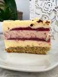 Epres fehércsokis mousse torta, eperzselével, tökmagos piskóta alapon