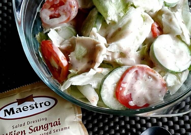 Panduan Menyiapkan Veggie Salad w/ Roasted Sesame Dressing Enak