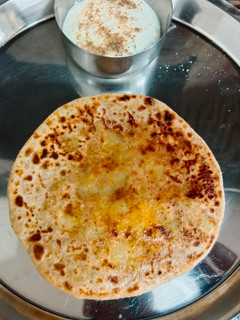 आलू पराठा (aloo paratha recipe in Hindi) रेसिपी मुख्य फोटो