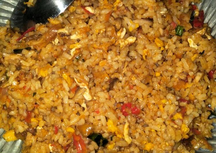 Cara Gampang Menyiapkan Resep pemula Nasi goreng ikan cakalang Anti Gagal