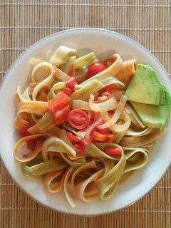 Una foto de Fetuccini con verduras salteadas