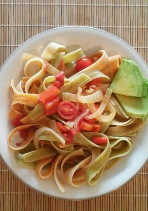 Una foto de Fetuccini con verduras salteadas