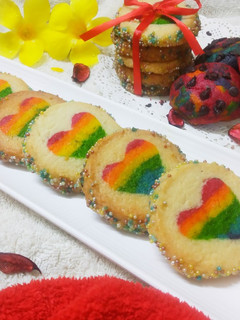 રેઈન્બો કુકીઝ (Rainbow cookies recipe in Gujarati) રેસીપી મુખ્ય ફોટો