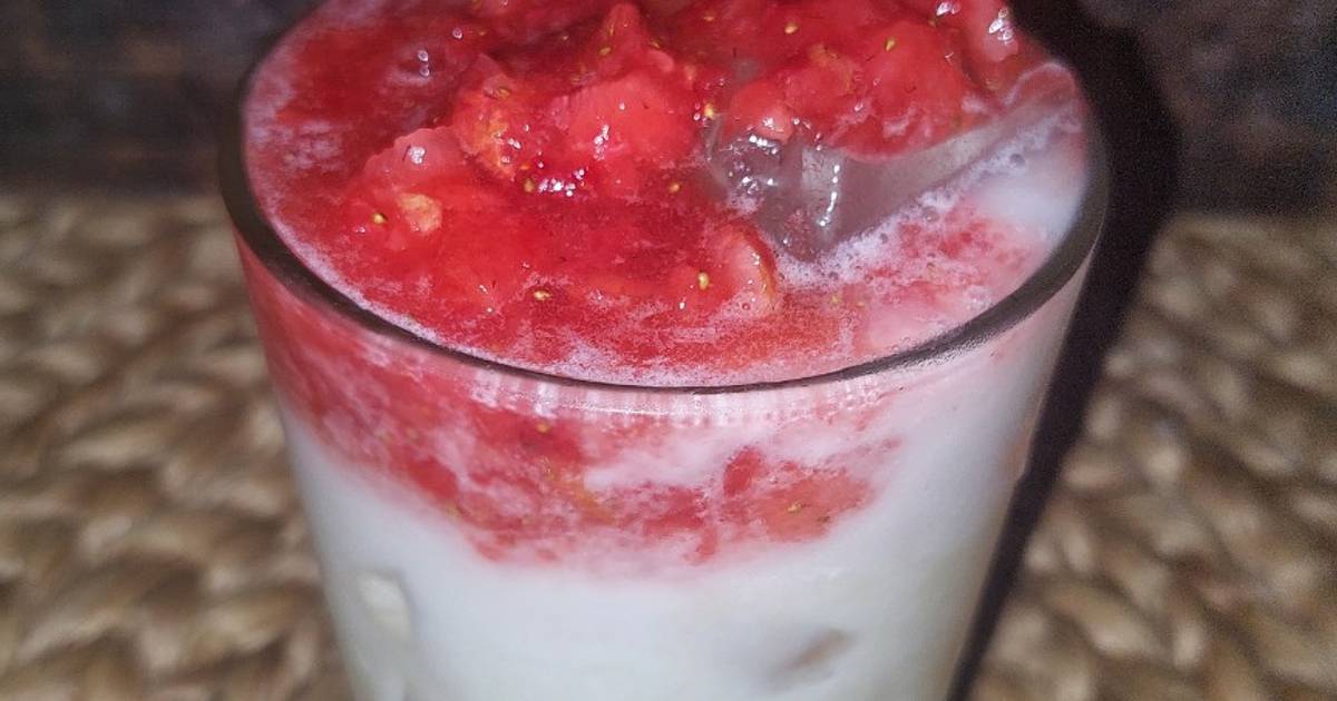 Resep Es Susu Stroberi oleh arifah amrullah - Cookpad