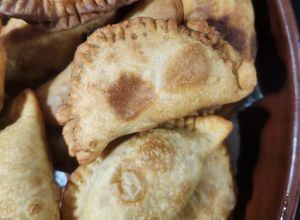 Una foto de Empanadas fritas de surtidos de mariscos