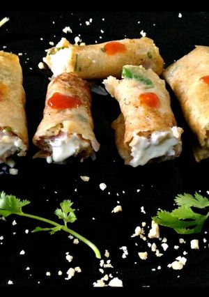 A picture of Curd and peanut crushed stuffing roll.