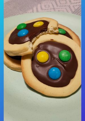 Une photo de Tartelettes sablées au chocolat et m&m's