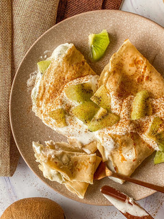 Una foto de Crepes 2 ingredientes con yogur y kiwi