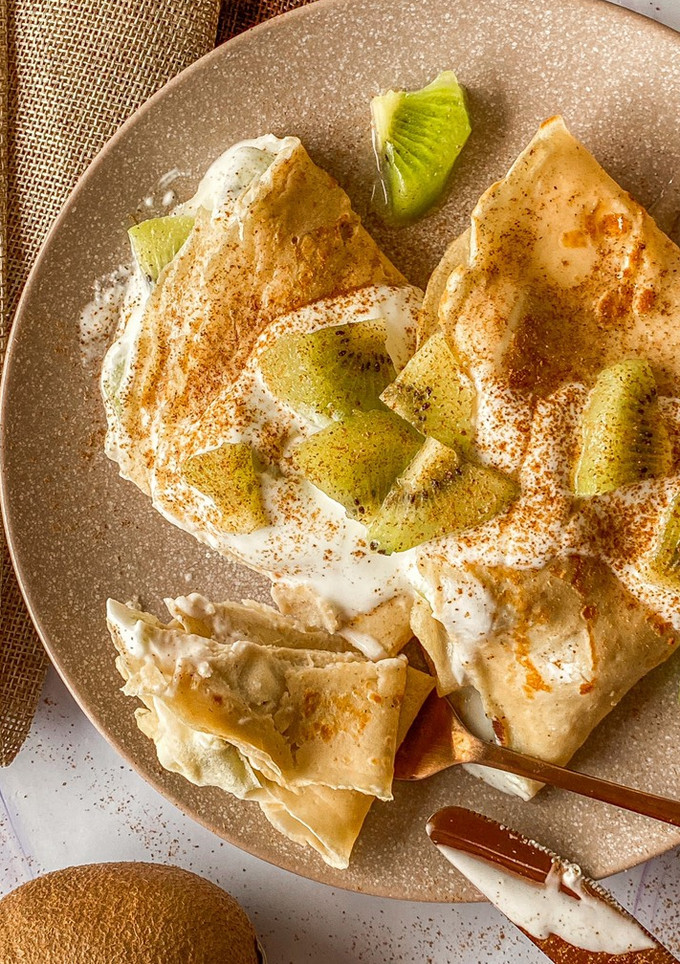 Una foto de Crepes 2 ingredientes con yogur y kiwi