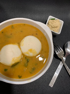 ઈડલી સાંભાર (Idli Sambhar Recipe In Gujarati) રેસીપી મુખ્ય ફોટો