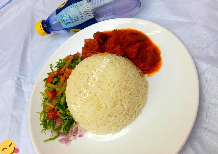 Rice and stew with salad