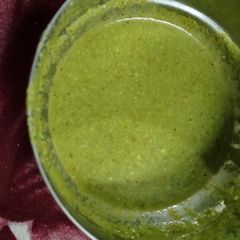 A picture of Green chutney.