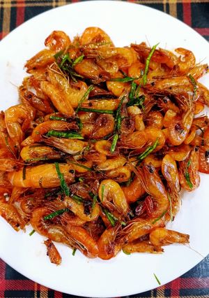 Hình của món Tôm trứng rang lá chanh.