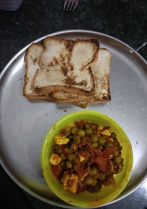 मटर पनीर भुर्जी(matar paneer bhurji recipe in Hindi) रेसिपी मुख्य फोटो