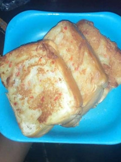 A picture of Toasted bread using non stick pan.