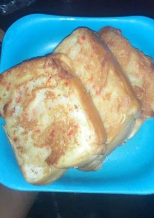 A picture of Toasted bread using non stick pan.