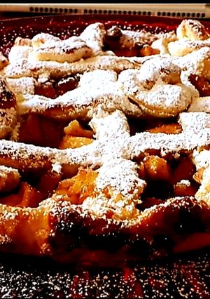 Foto di Sfoglia di mele, amaretti e confettura di albicocche