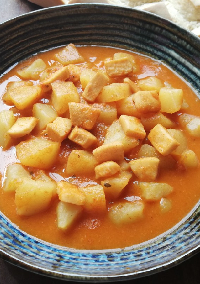 Una foto de Papas con choco con tomate y orégano 🦑🍅🌿