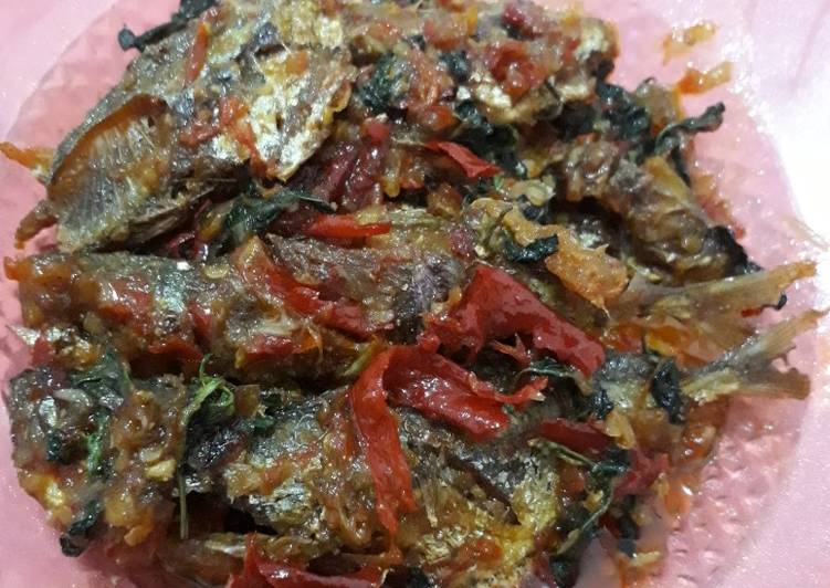 Langkah Mudah untuk Membuat Balado ikan selar yang Enak Banget
