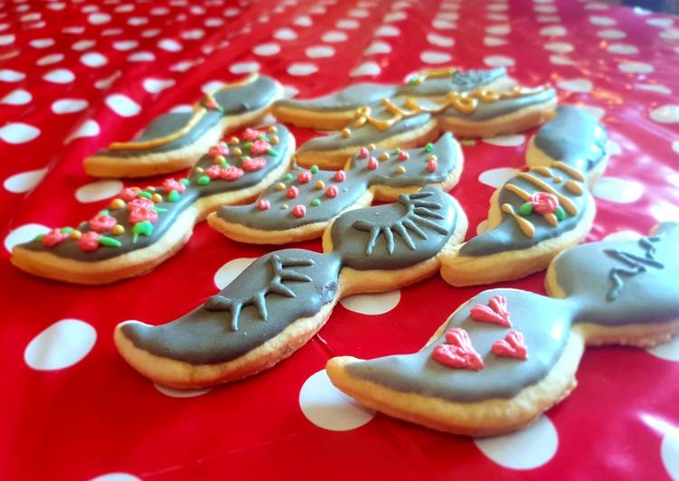 Simple Way to Prepare Favorite Cookies with royal icing