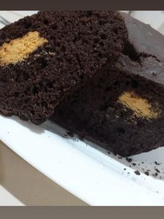Una foto de Budín de chocolate y crema de maní sin azúcar❤