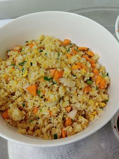 Hình của món Cơm rang thập cẩm nhà làm ngon như nhà làm😋.
