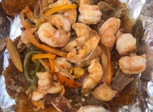 Una foto de Camarones a la Mantequilla