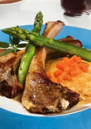 Foto principal de Chuletas de cordero con queso de cabra a la plancha