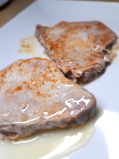 Una foto de Atún con aceite de ajo