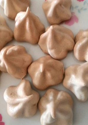 Hình của món Meringue Cookies.