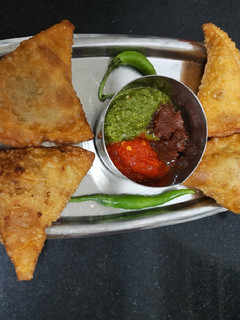 સમોસા (Samosa Recipe in Gujarati) રેસીપી મુખ્ય ફોટો