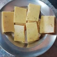 A picture of Besan pitod.