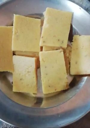 A picture of Besan pitod.