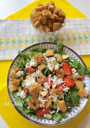 صورة لوصفة سلطة بالبيكان المكرمل اللذيذة 🍯🍓🥬