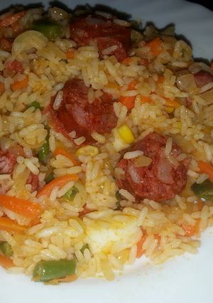 Foto principal de Arroz salteado con verduras y chorizo