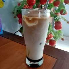 A picture of Es kopi susu + kecap bango viral.