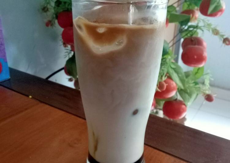 Resep Es kopi susu + kecap bango viral, Enak Banget