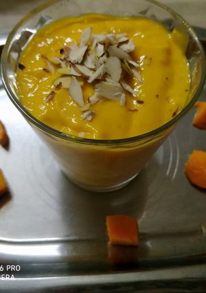 મેંગો લસ્સી (Mango lassi Recipe in gujrati) રેસીપી મુખ્ય ફોટો