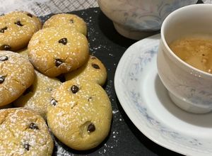 Foto di Biscotti di farina di Riso e gocce di cioccolato (tutto gluten free)