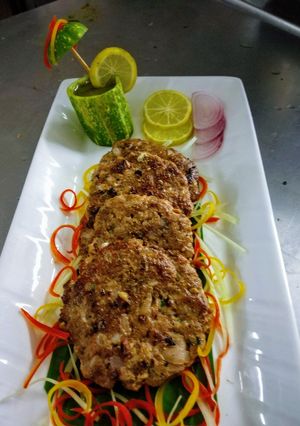 A picture of Murg chapli kebab.